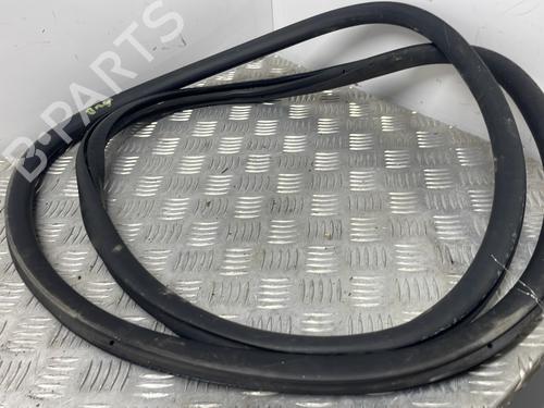 Used Rubber door seal PEUGEOT 2008 II (UD_, US_, UY_, UJ_, UR_, UC_) 1.5 BlueHDI 110 (UDYHSK) (110 hp) 26564539