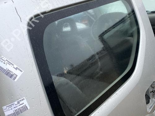 rear-right-quarter-glass-suzuki-jimny-closed-off-road-vehicle-sn-1998-39943125 main image