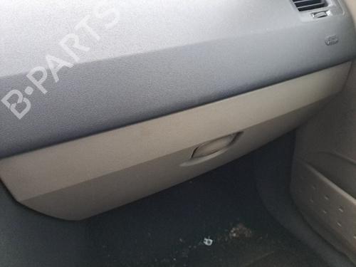 Used Glove box RENAULT MEGANE II (BM0/1_, CM0/1_) 1.5 dCi (BM02, BM13, BM2A, CM02, CM13) (101 hp) 21260223