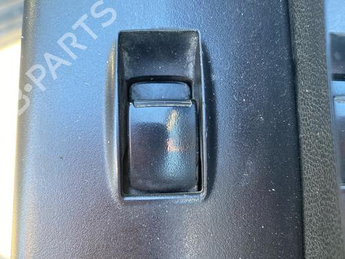 Used Right front window switch Right front window switch CITROËN C4 AIRCROSS 1.6 HDi 115 AWC (114 hp) 39702852 39702852