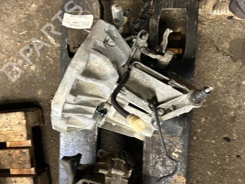 manual-gearbox-dacia-sandero-15-dci-8201180697-2008-19908319 main image