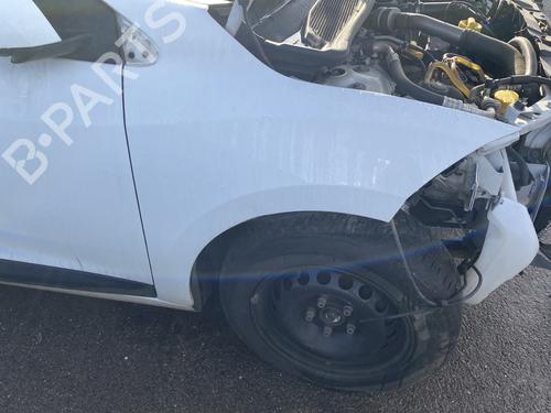 Używane Błotnik przedni prawy RENAULT MEGANE III Hatchback (BZ0/1_, B3_) 1.5 dCi (BZ09, BZ0D, BZ1W, BZ29, BZ14) (110 hp) 29893502