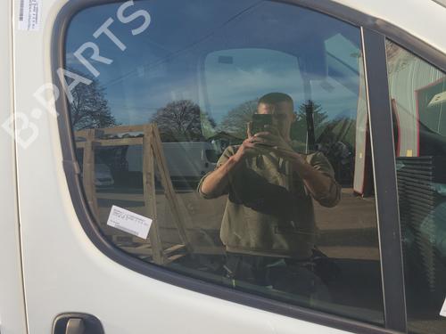 Used Front right door window RENAULT TRAFIC II Van (FL) 2.5 dCi 145 (FL0J) (146 hp) 20704385