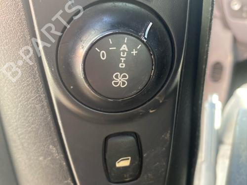 Climate control PEUGEOT 807 (EB_) 2.2 HDi | BP39244913I5 - Image 2