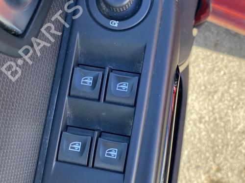 Used Left front window switch Left front window switch RENAULT CLIO IV Grandtour (KH_) 1.5 dCi 90 (KHN3, KHN4) (90 hp) 33039274 33039274