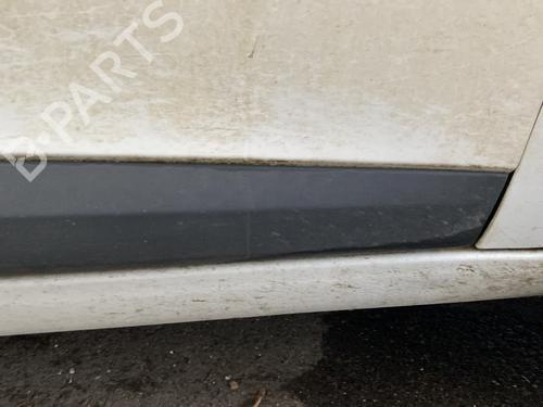 Used Door moulding trim RENAULT MEGANE III Hatchback (BZ0/1_, B3_) 1.5 dCi (BZ09, BZ0D, BZ1W, BZ29, BZ14) (110 hp) 30462554