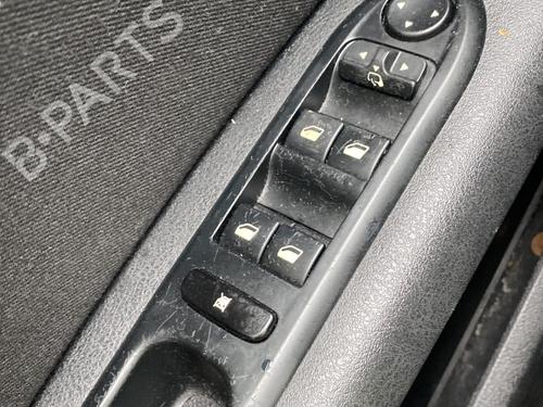 Left front window switch PEUGEOT 407 (6D_) 2.0 HDi 135 (6DRHRH, 6DRHRE, 6DRHRG, 6DRHRJ) | BP29191687I27 - Image 2