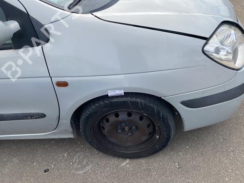 Parafango anteriore destro RENAULT SCÉNIC I MPV (JA0/1_, FA0_) 1.9 dTi (JA0N) (98 hp) 28813822
