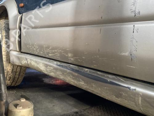 Embaladeira esquerda Embaladeira esquerda SUZUKI GRAND VITARA I (FT, HT) 2.0 TD 4x4 (SQ420D) (87 hp) 30931257 30931257