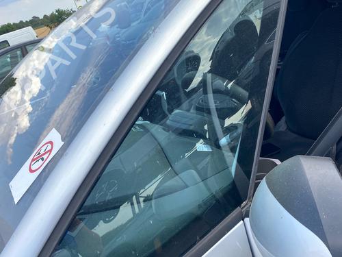 front-left-quarter-glass-citroen-c4-picasso-i-mpv-ud_-2006-2007-2008-2009-2010-2011-2012-2013-2014-2015-37458206 main image