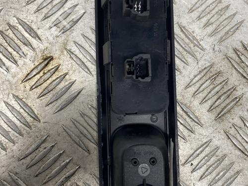 Left front window switch PEUGEOT 407 (6D_) 2.0 HDi 135 (6DRHRH, 6DRHRE, 6DRHRG, 6DRHRJ) | BP32030770I27 - Image 3