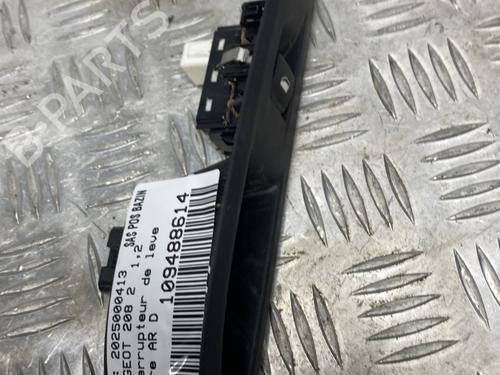 Used Right rear window switch Right rear window switch PEUGEOT 208 II (UB_, UP_, UW_, UJ_) 1.2 PureTech 100 (101 hp) 27566940 27566940