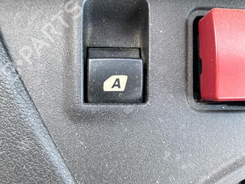 Used Left front window switch Left front window switch PEUGEOT PARTNER Tepee 1.6 HDi (114 hp) 39703094 39703094