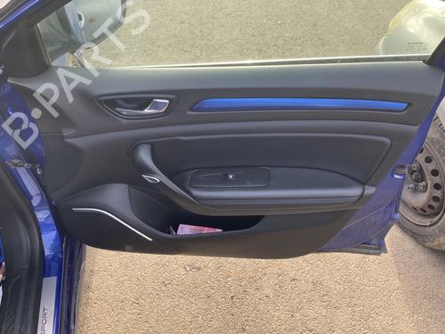 Forreste højre beklædning RENAULT MEGANE IV Hatchback (B9A/M/N_) 1.6 dCi 130 (B9A4) (130 hp) 32753026