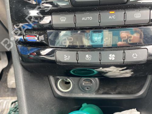 Climate control PEUGEOT 208 I (CA_, CC_) 1.2 VTI 82 | BP25281207I5 