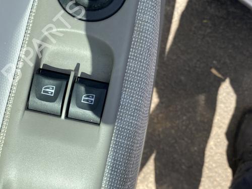 Used Left front window switch RENAULT ZOE (BFM_) ZOE (88 hp) 27327784