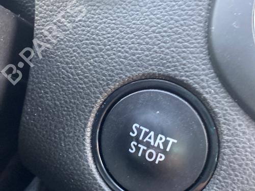 switch-renault-megane-iv-hatchback-b9amn_-2015-29201829 main image