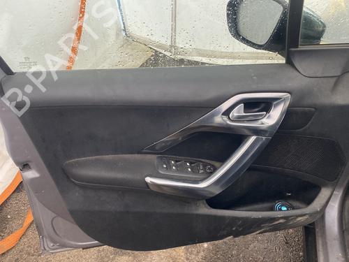Venstre frontpanel PEUGEOT 2008 I (CU_) 1.6 HDi (92 hp) 31981227