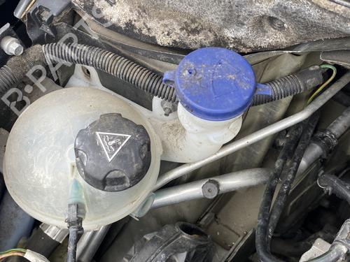 Used Windscreen washer tank PEUGEOT 208 I (CA_, CC_) 1.2 VTI 82 (82 hp) 25281198