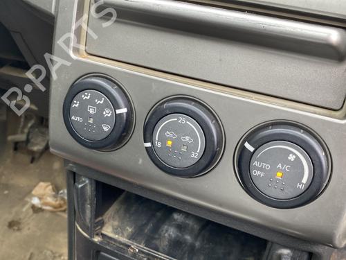 Used Climate control NISSAN X-TRAIL I (T30) 2.2 Di 4x4 (114 hp) 31981278