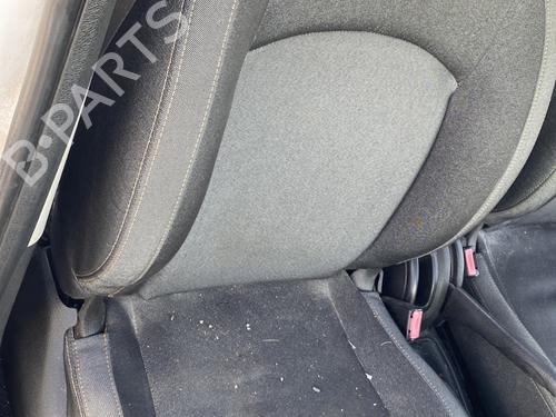 Stol høyre foran PEUGEOT 206 Hatchback (2A/C) 1.4 HDi eco 70 (68 hp) 27159569