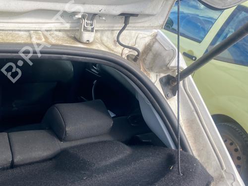 Hutablage/Netztrennwand für Hutablage/Netztrennwand PEUGEOT 208 I (CA_, CC_) 1.6 BlueHDi 100 (100 hp) 40027642 40027642