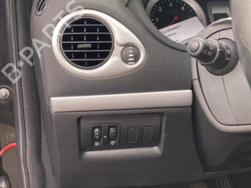 Used Dashboard RENAULT CLIO III (BR0/1, CR0/1) [2005-2014]  21808733