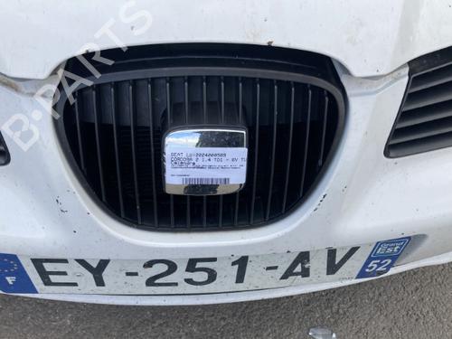 Used Grille SEAT CORDOBA (6L2) 1.4 TDI (70 hp) 20703315