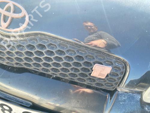 grille-toyota-yaris-_p1_-1999-2000-2001-2002-2003-2004-2005-39607028 main image