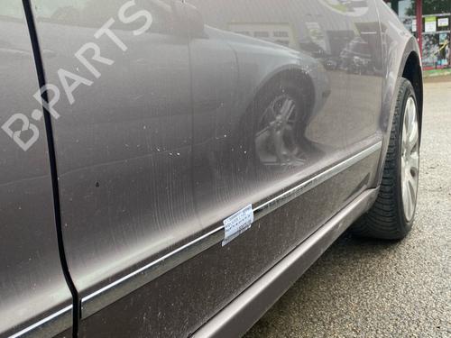 right-front-door-skoda-superb-ii-3t4-2008-2009-2010-2011-2012-2013-2014-2015-39178078 main image