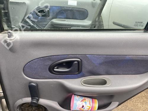 Forra trás direita Forra trás direita RENAULT CLIO I (B/C57_, 5/357_) [1990-1999] 33933875 33933875