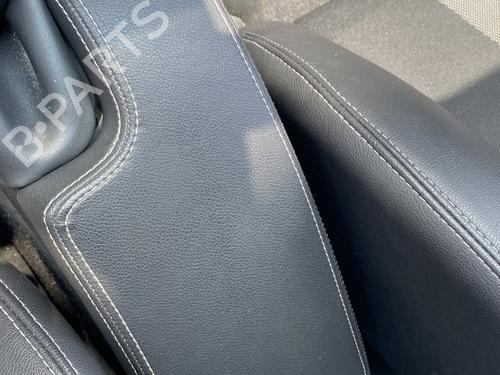 Used Armrest / Center console Armrest / Center console RENAULT MEGANE III Hatchback (BZ0/1_, B3_) 1.5 dCi (BZ09, BZ0D, BZ1W, BZ29, BZ14) (110 hp) 26530729 26530729