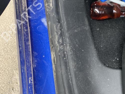 gummiliste-renault-megane-iv-hatchback-b9amn_-2015-32764383 main image