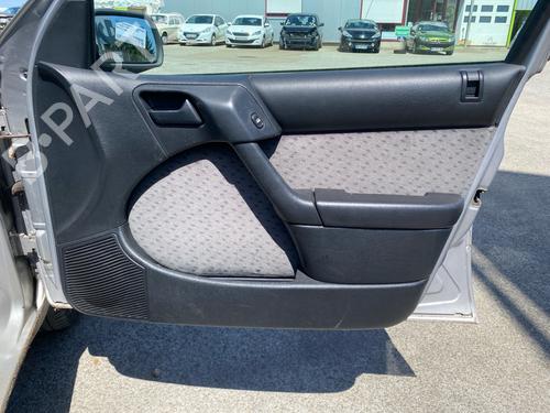 Høyre frontpanel Høyre frontpanel 37527158 37527158