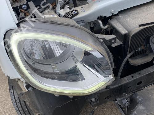 Used Right headlight Right headlight RENAULT TWINGO III (BCM_, BCA_) 1.0 SCe 65 (BCMJ) (65 hp) 33051156 33051156