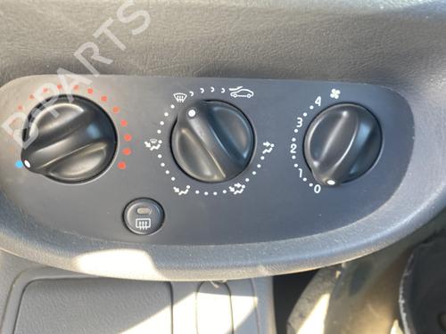 Commande Chauffage RENAULT CLIO II (BB_, CB_) 1.2 (BB0A, BB0F, BB10, BB1K, BB28, BB2D, BB2H, CB0A,... (58 hp) 27213317