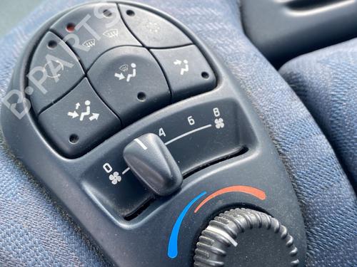 AC-Styringsenhed/Manøvreenhed RENAULT ESPACE III (JE0_) 2.2 12V TD (JE0E, JE0H, JE0P) (113 hp) 26457523