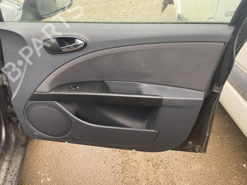 Forreste højre beklædning Forreste højre beklædning SEAT LEON (1P1) 1.9 TDI (105 hp) 33933773 33933773