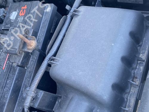 Used Air filter box Air filter box TOYOTA YARIS (_P9_) 1.4 D-4D (NLP90_, NLP90R) (90 hp) 33553838 33553838