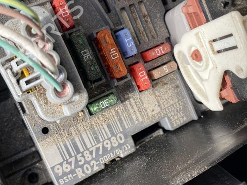 Used Fuse box Fuse box PEUGEOT 5008 (0U_, 0E_) 1.6 HDi (112 hp) 32785391 32785391