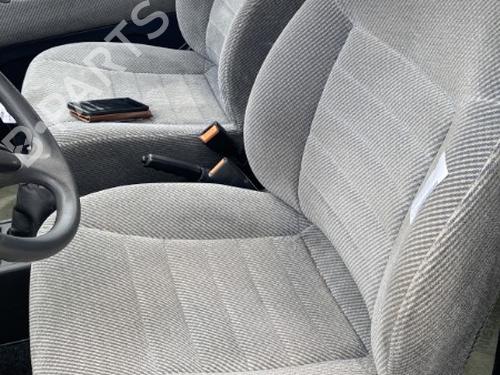 Siège avant gauche NISSAN PRAIRIE PRO (M11) 2.0 i (98 hp) 22124451