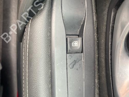 Used Right front window switch Right front window switch RENAULT LAGUNA III (BT0/1) 2.0 dCi (BT0M, BT0N, BT0S, BT19, BT1F) (173 hp) 39570287 39570287