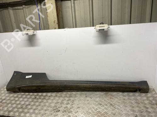 Used Right sideskirt Right sideskirt 35884524 35884524