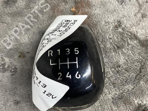 Used Shift knob Shift knob PEUGEOT 208 II (UB_, UP_, UW_, UJ_) 1.2 PureTech 100 (101 hp) 27271206 27271206
