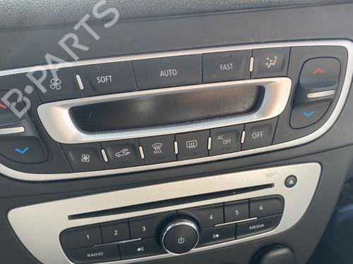 climate-control-renault-megane-iii-hatchback-bz01_-b3_-2008-26526438 main image