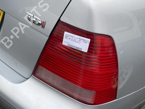 Højre baglygte VW BORA I (1J2) 1.9 TDI (110 hp) 23784541