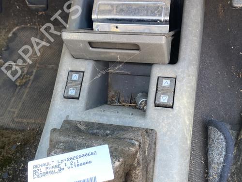 Used Middle console Middle console RENAULT 21 Saloon (L48_) 2.1 D (L486) (65 hp) 25475206 25475206