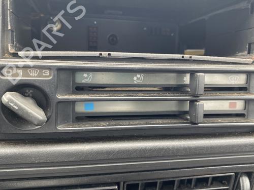 AC-Styringsenhed/Manøvreenhed VW GOLF II (19E, 1G1) 1.6 TD (60 hp) 30683023