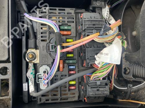 Used Fuse box Fuse box 38034271 38034271