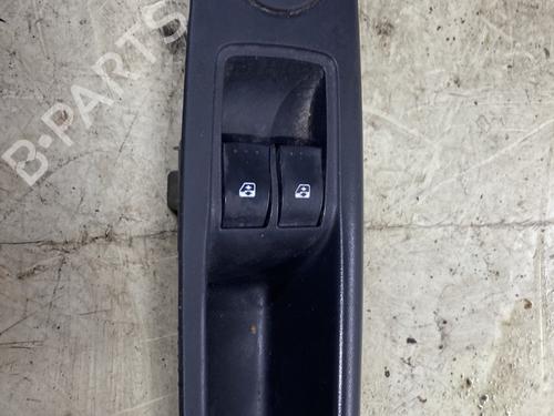 Raamschakelaar links voor RENAULT CLIO II (BB_, CB_) 1.5 dCi (B/C2J) (68 hp) 30640663